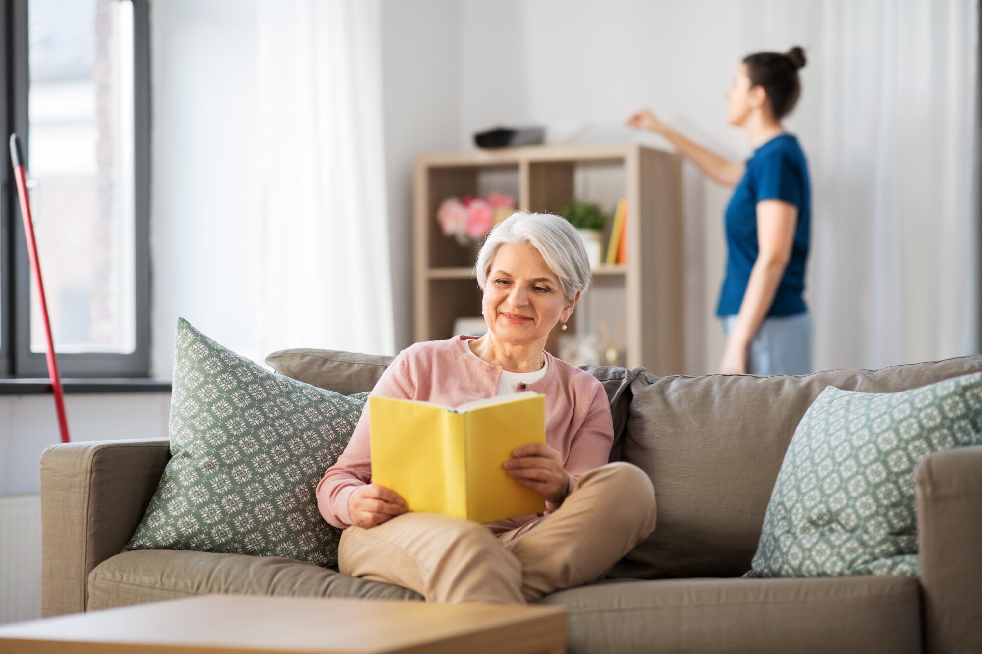 Benefits of Reading 20 Minutes a Day for Seniors